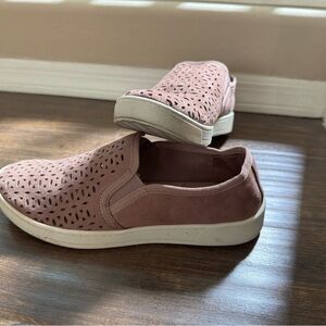 Croft & Barrow Women's Mauve Slip-On Sneakers size 6.5